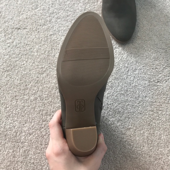 Boots - Picture 4 of 5